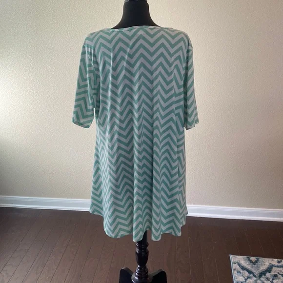 - Lularoe Perfect Tee size 3XL - Picture 4 of 5